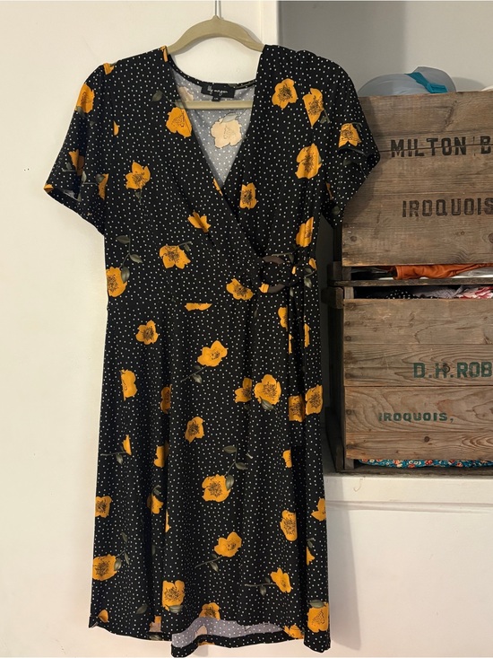 Lily Morgan Dresses & Skirts - Lily Morgan Black Floral Wrap Dress with Yellow Print Size Large